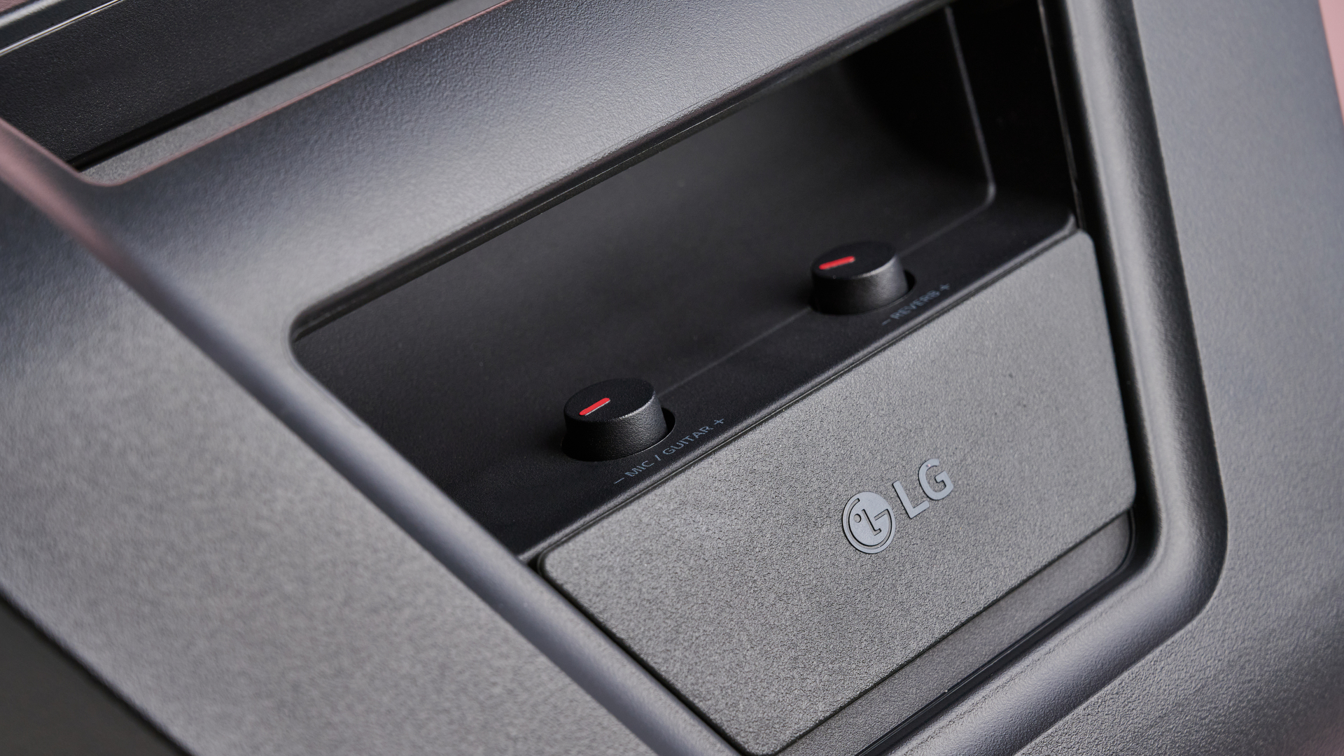 Volume and reverb knobs on the reverse side of the LG xboom Stage 301