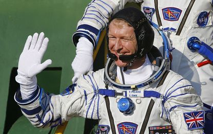 Astronaut Tim Peake will participate in a marathon from lightyears away.