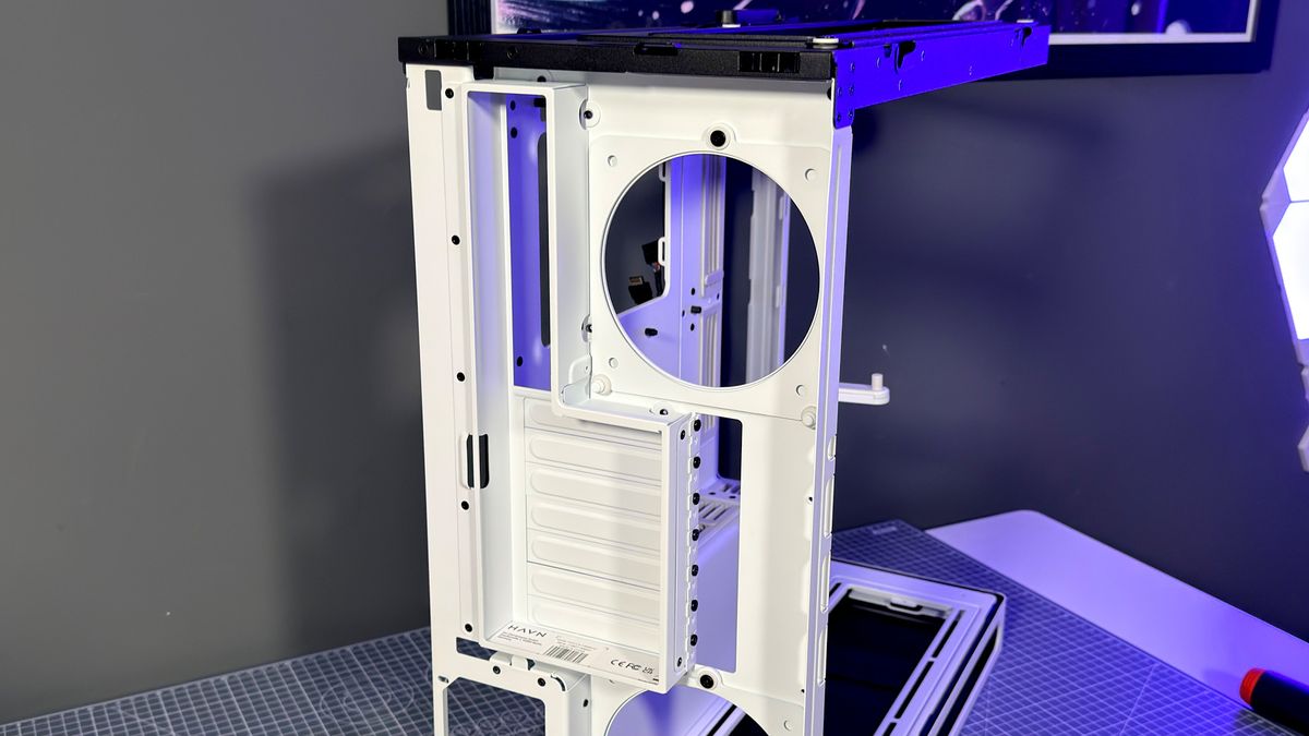 The Havn HS 360 PC case in black and white on a desk.