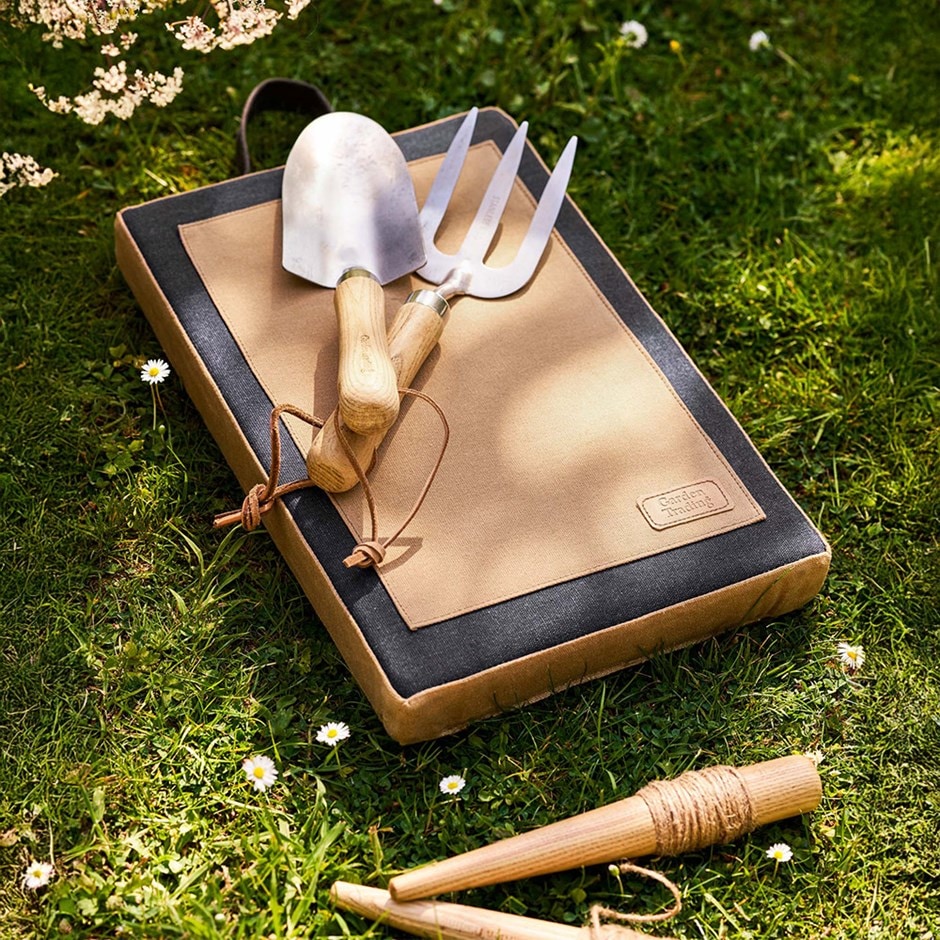 Classic Garden Kneeler - Charcoal &amp;amp; Natural