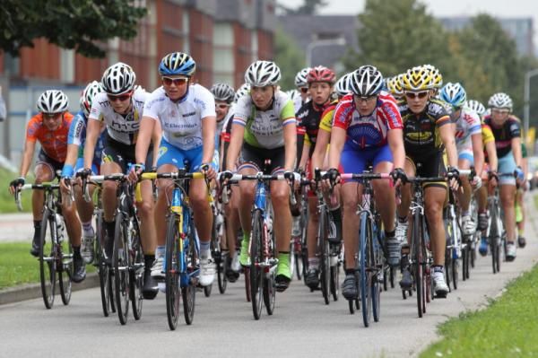 Leader of the young rider competition, Chantal Blaak (AA Drink) leads the bunch