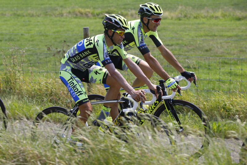 Alberto Contdor having a chat on a training ride