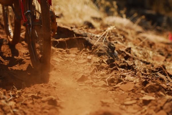The loose surface made riding difficult.