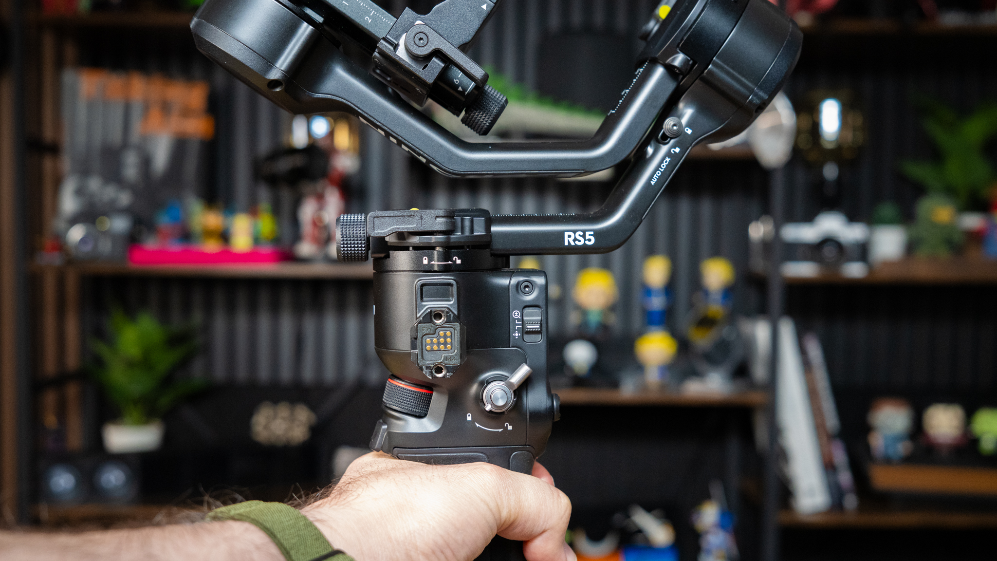 DJI RS 5 in hand