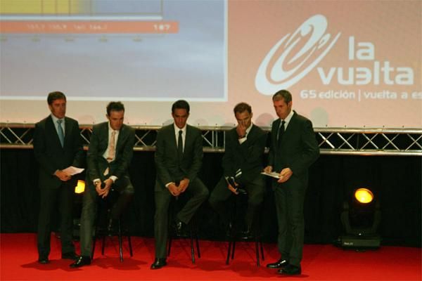 Sanchez, Contador and Valverde sit on stage and check out the details on small tv screens.