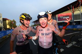 Annemiek van Vleuten wins the road race title at 2022 UCI Road World Championships in Wollongong