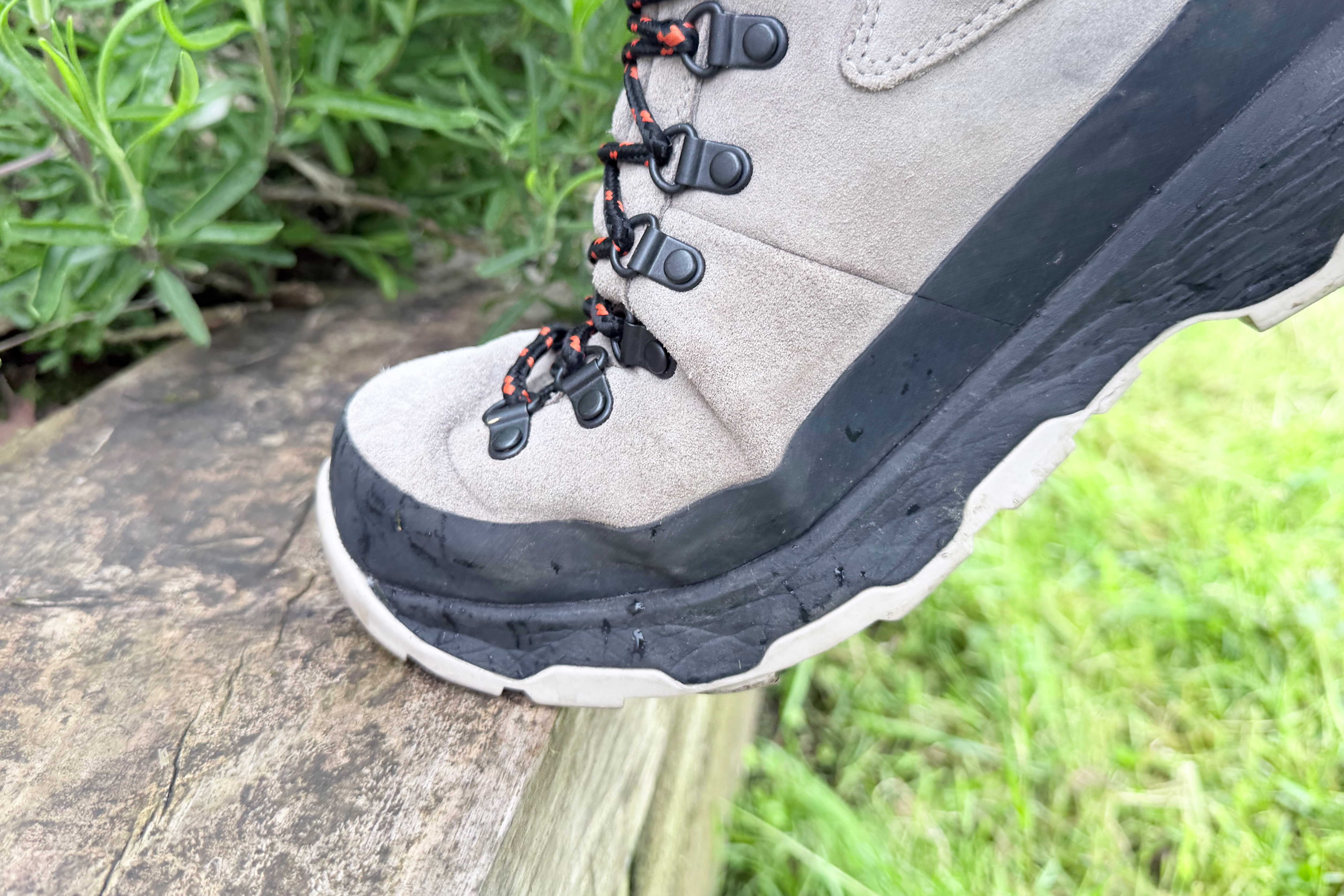 The Columbia Newton Alpine being flexed on a wooden plank