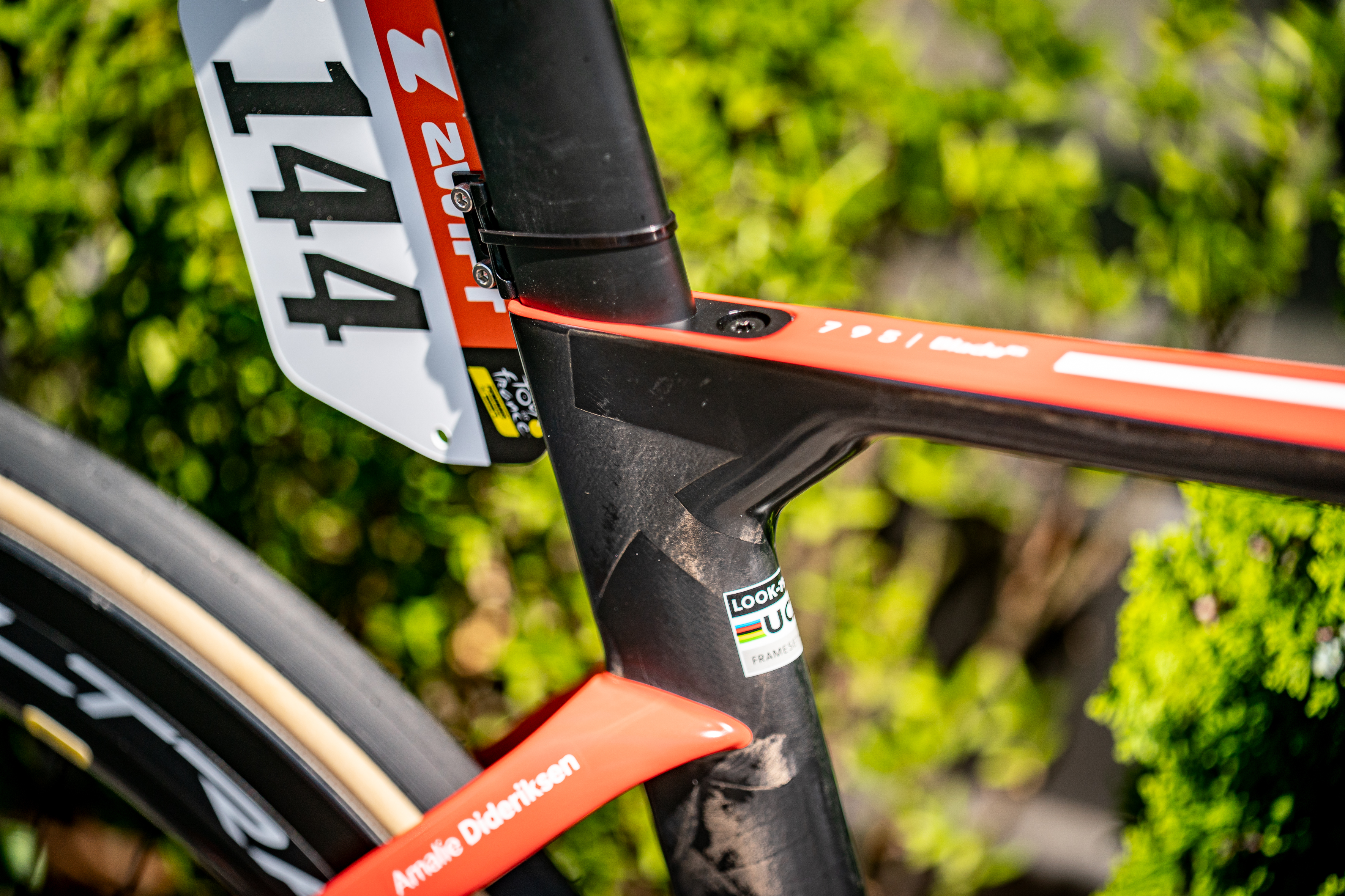 Amelie Dideriksen's custom painted Look bike