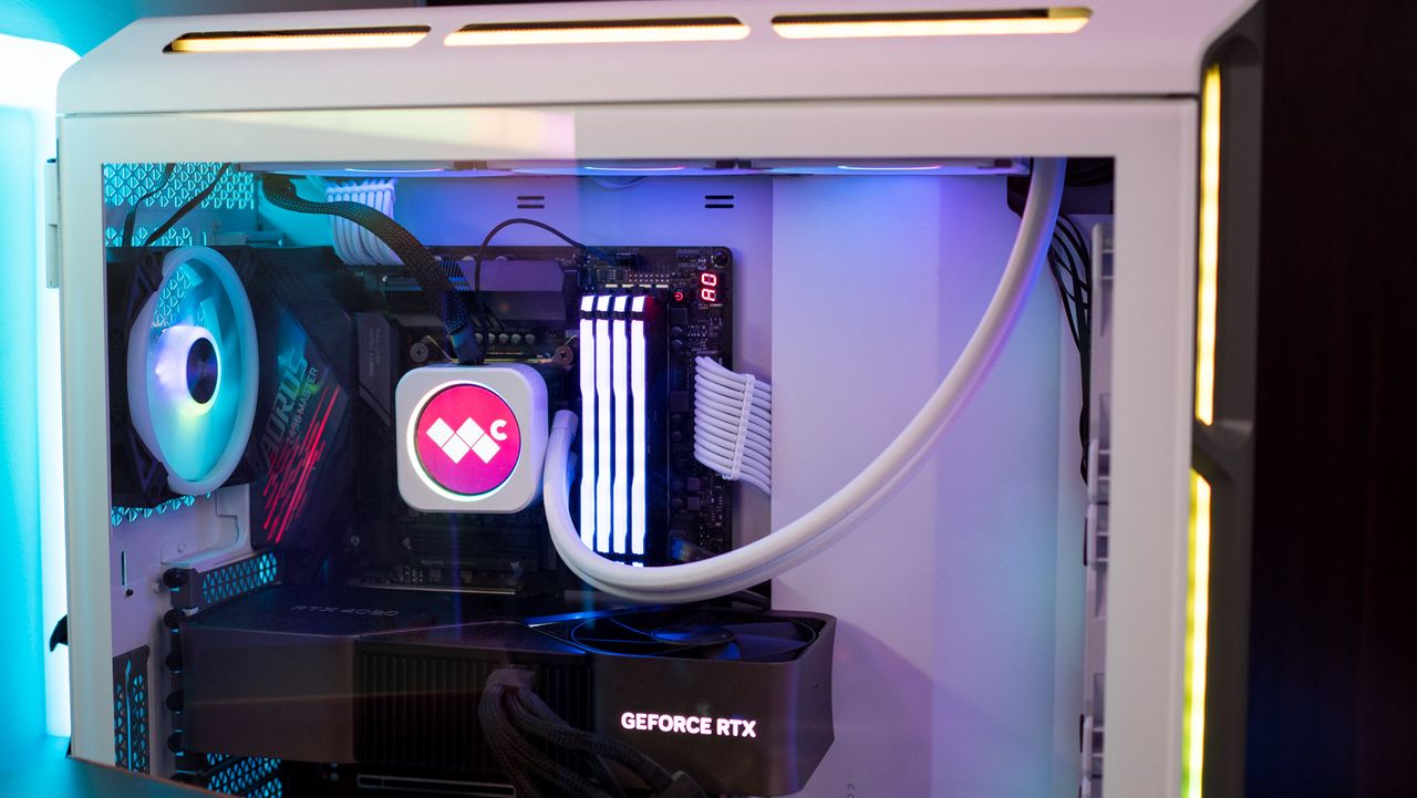 Side view of Corsair iCUE 5000T RGB showing the cooler and internal hardware