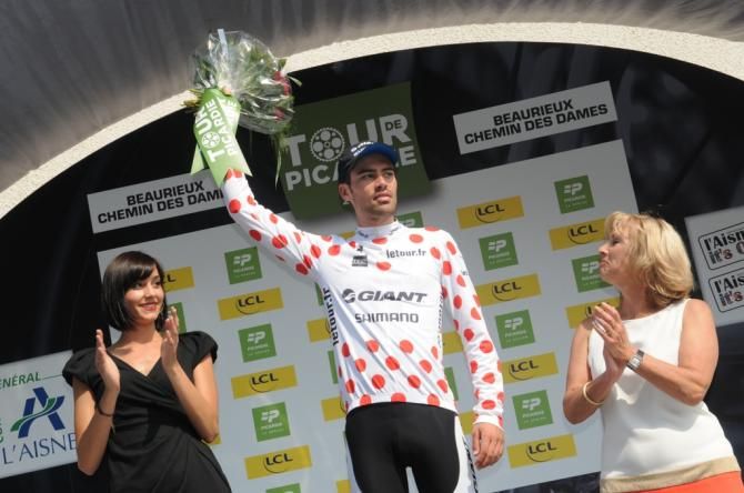 Tom Dumoulin collects the climbers jersey