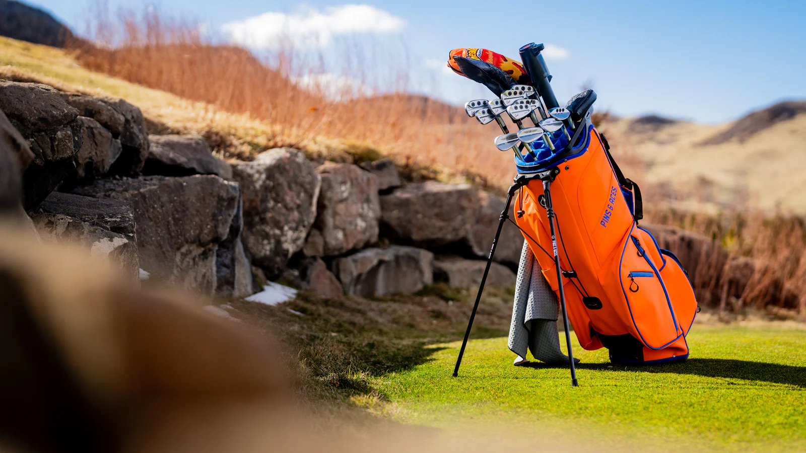 Pins & Aces golf bag