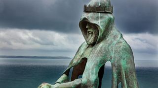 The King Arthur statue "Gallos" by Rubin Eynon stands near on the Atlantic coast of Cornwall.