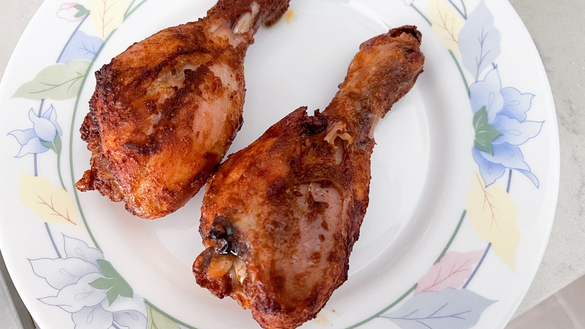 Chicken drumsticks cooked in the Philips 5000 Series Dual Basket Air Fryer XXL Steam