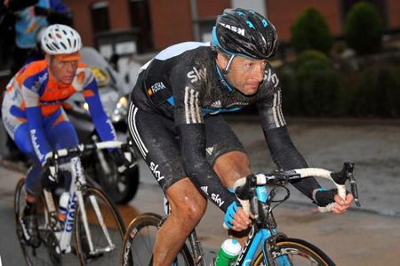 Here Flecha does his turn on the front