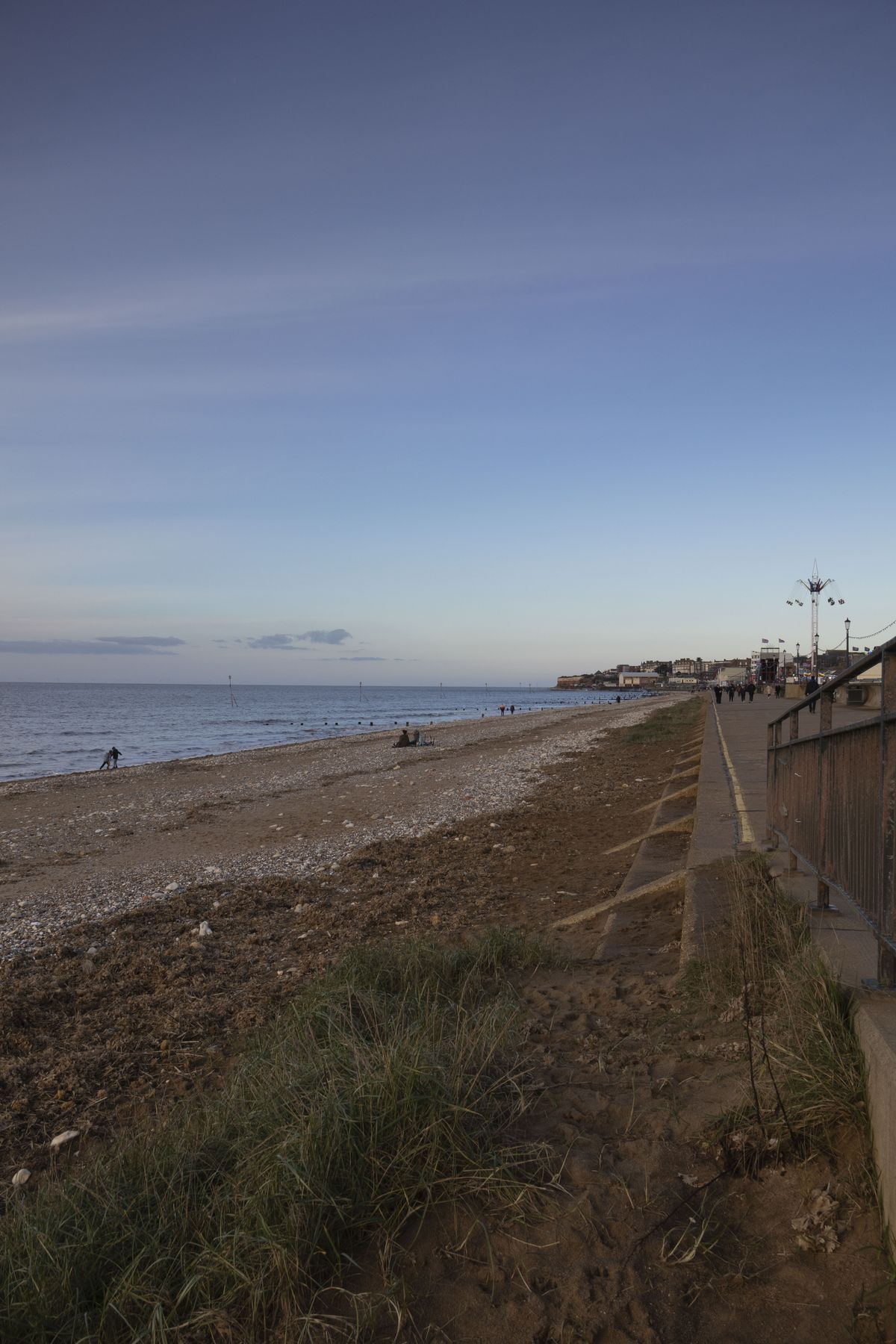 LEE85 GND test shot taken at a beach promenade