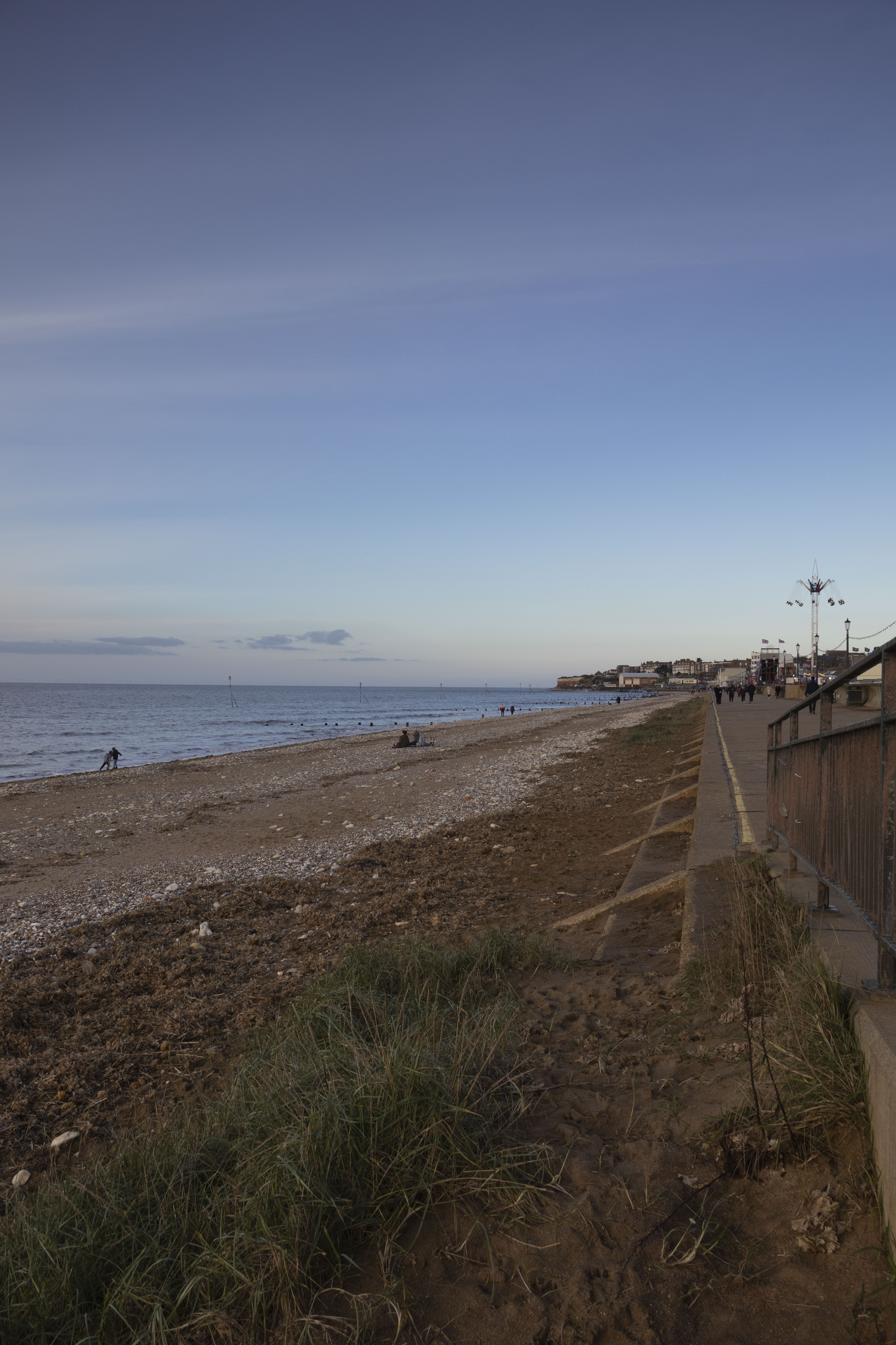 LEE85 GND test shot taken at a beach promenade