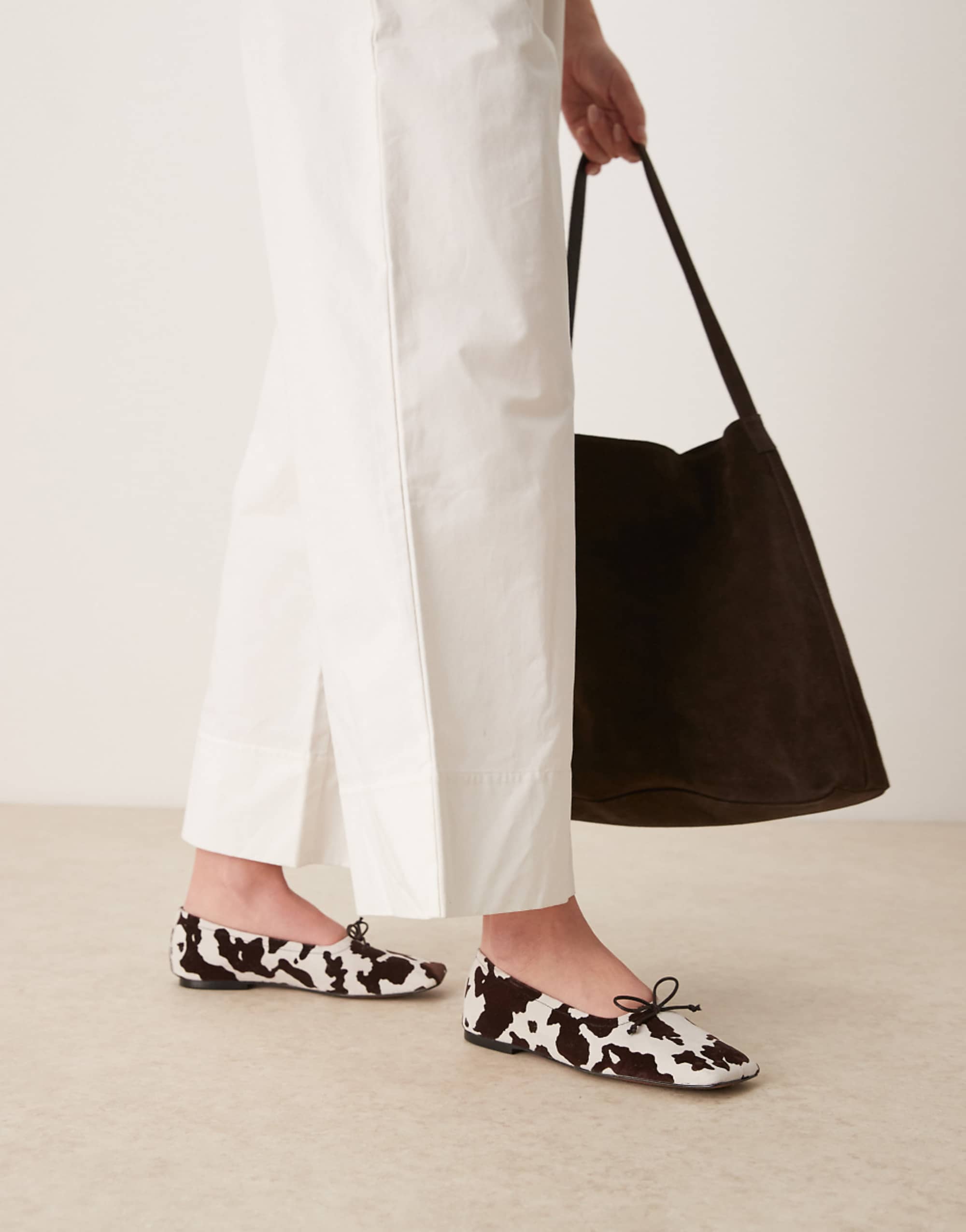 ASOS Design Lotus Premium Suede Ballets en estampado de vacas