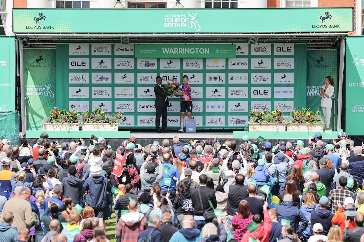 Fans cheer on stage 3 winner Lorena Wiebes (SD Worx-Protime) in Warrington