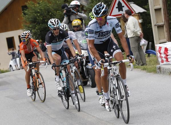 Contador keeps an eye on his followers.