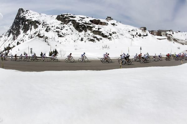 Spring time snow for the peloton