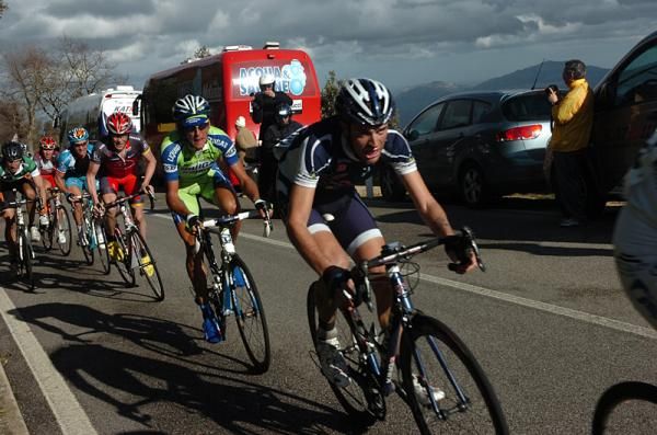 Damiano Caruso (De Rosa - Stac Plastic) and Roman Kreuziger (Liquigas - Doimo) riding in a group.