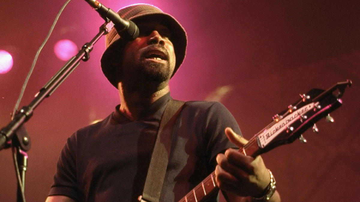 UNITED STATES - SEPTEMBER 17: Hootie and the Blowfish performing at Roseland.