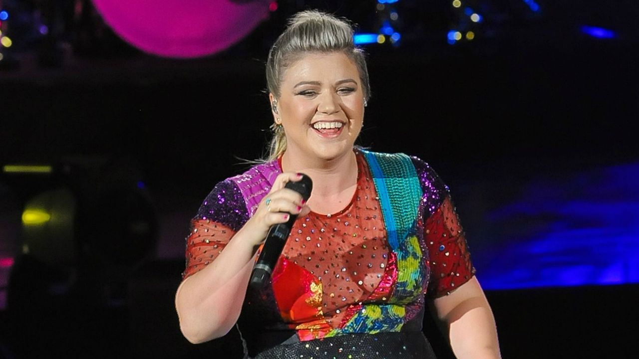 kelly clarkson body shaming