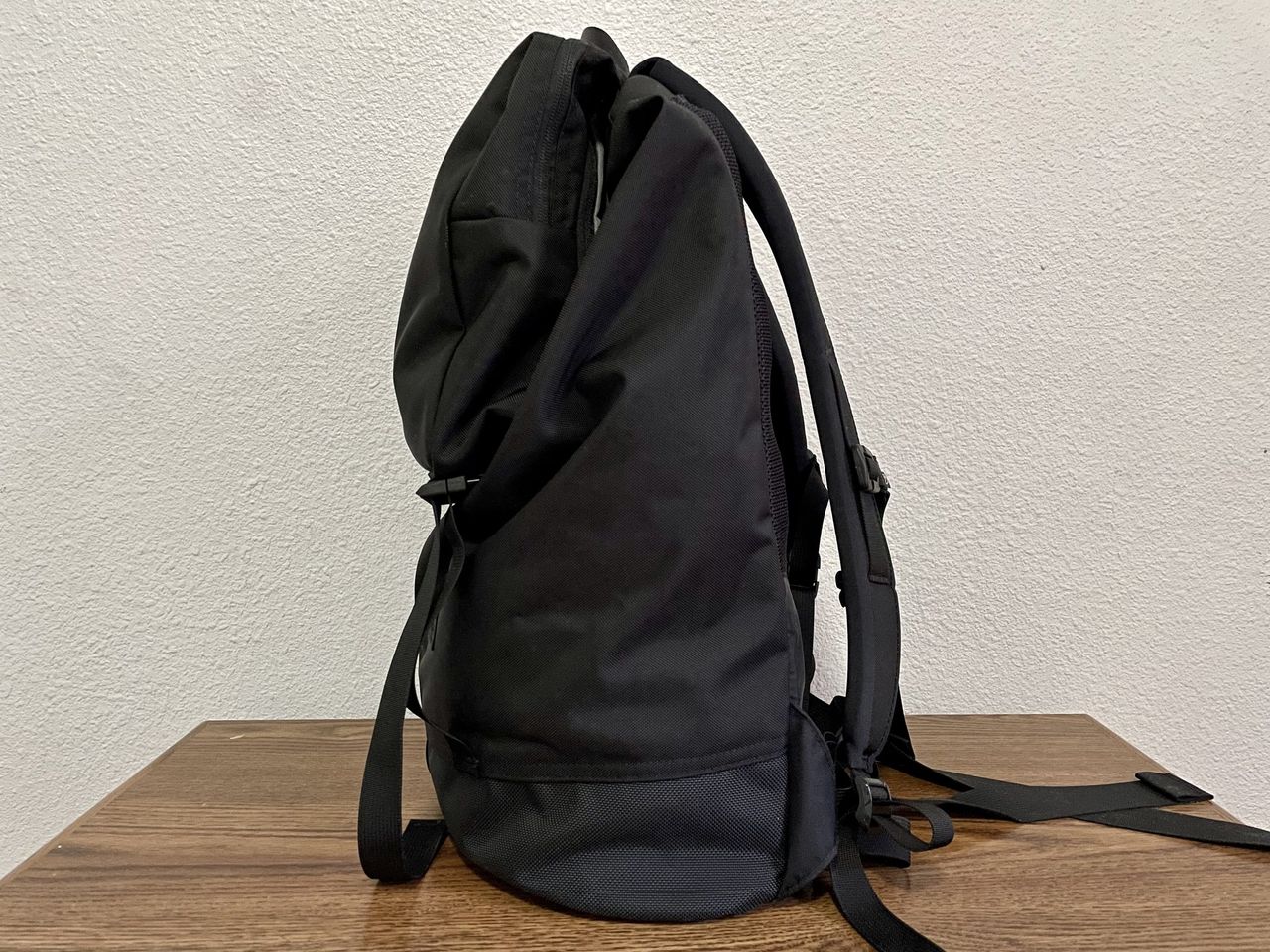Tom Bihn Shadow Guide V2 33 Side Left