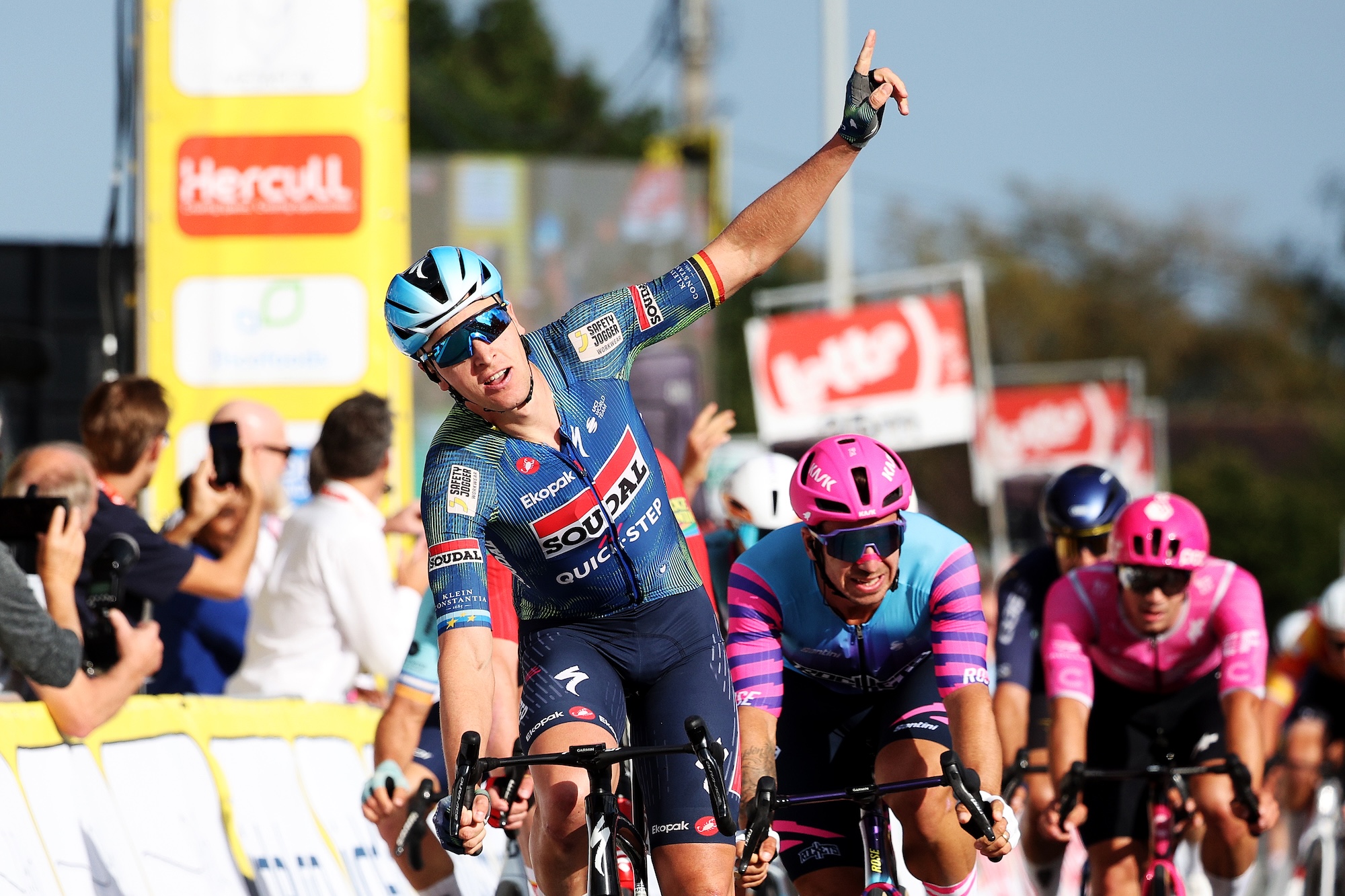 Tim Merlier edges Dylan Groenewegen to win Kampioenschap van Vlaanderen