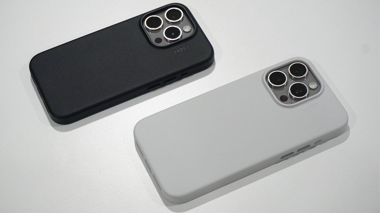 Moft iPhone 15 Pro case black and Misty Cove