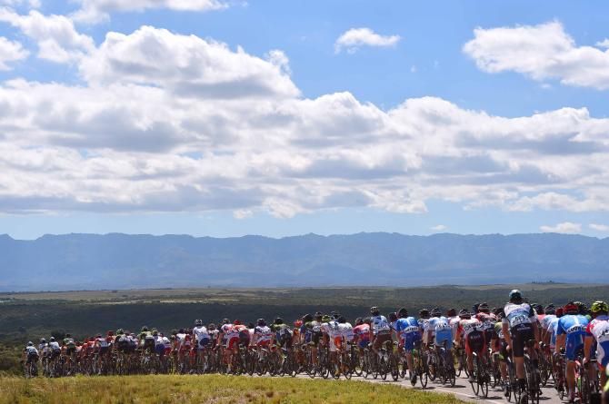 The peloton rolls into a valley during stage 3 in San Luis.