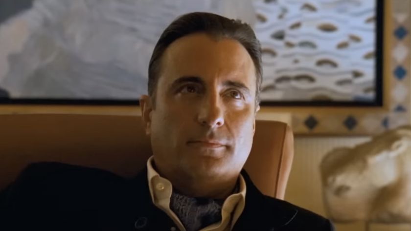 Andy Garcia glaring at George Clooney in Oceans Thirteen