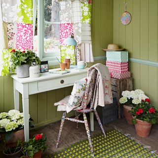 potting shed cottage garden idea