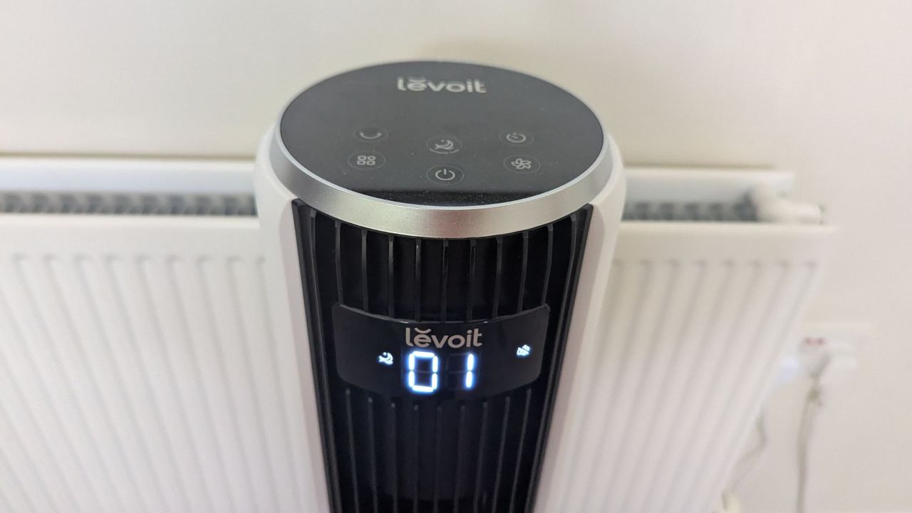 Controls on the Levoit Classic Tower Fan