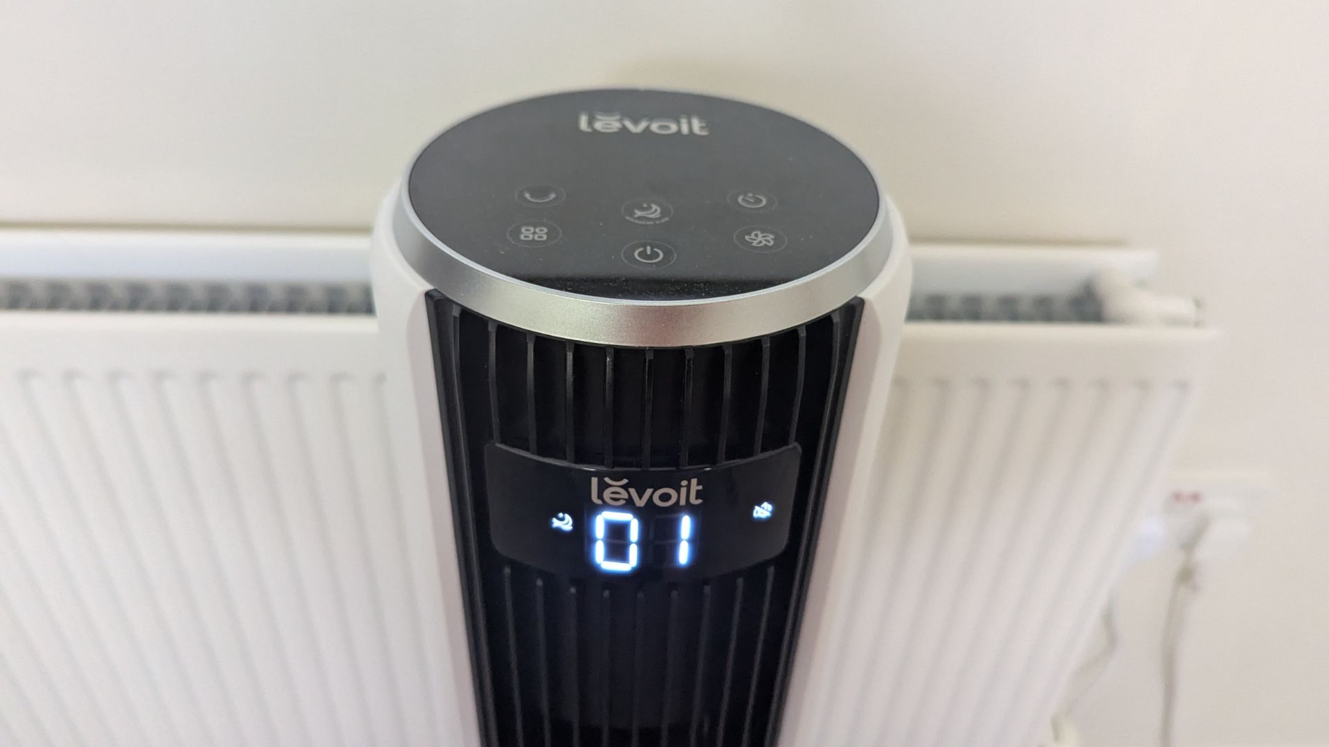 Controls on the Levoit Classic Tower Fan