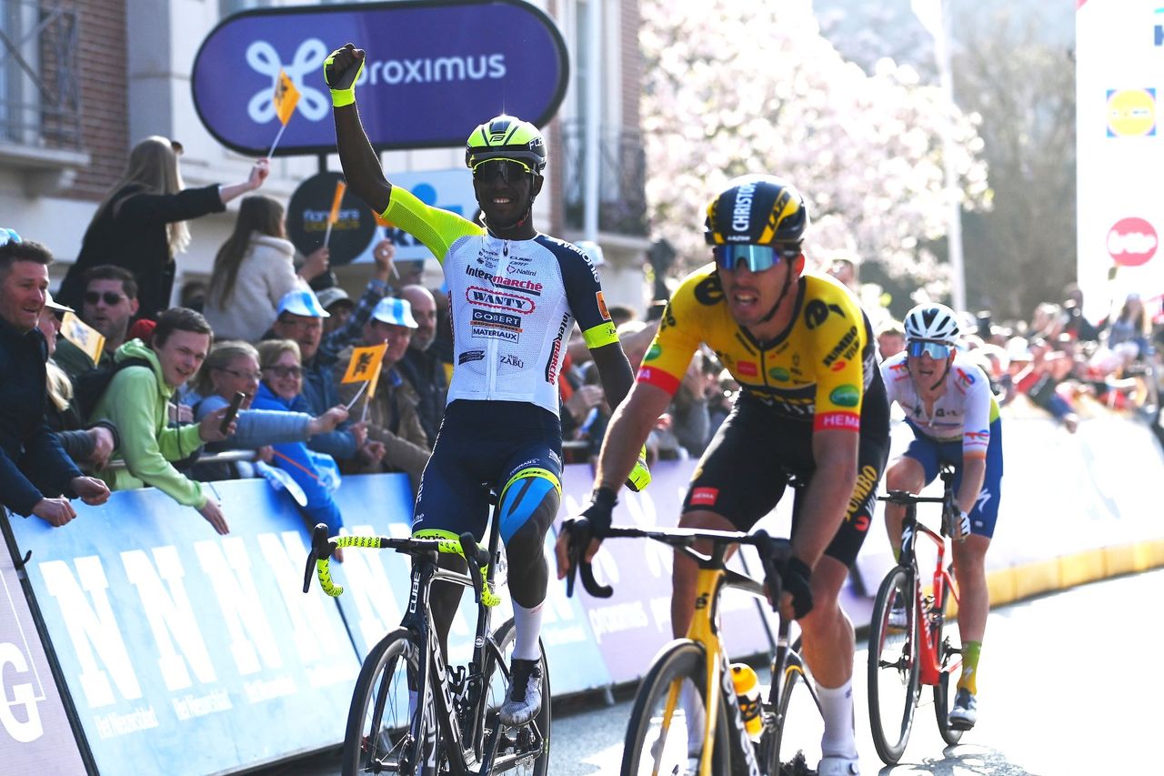 Biniam Girmay wins Gent-Wevelgem 2022