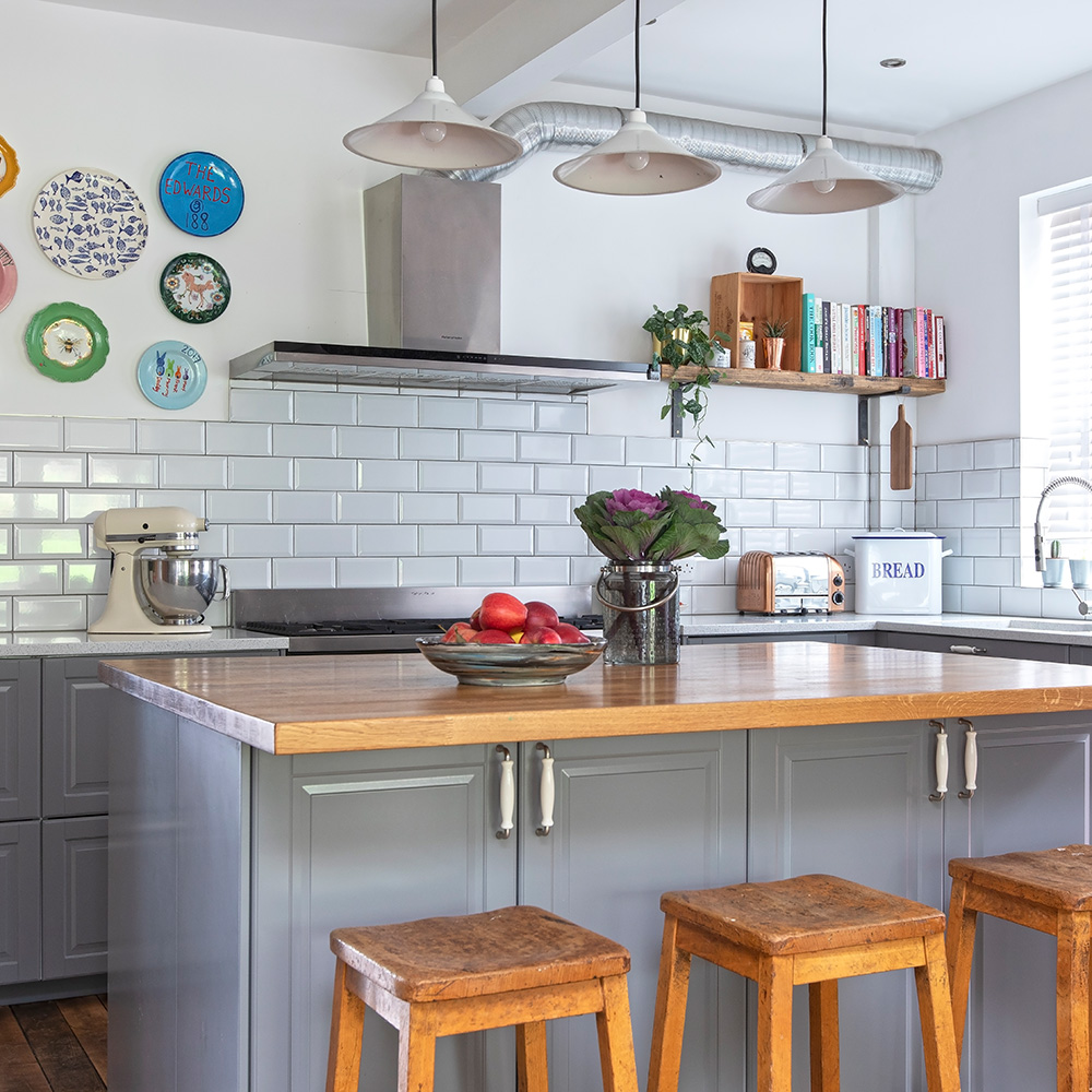 kitchen with counter and wooden flooring