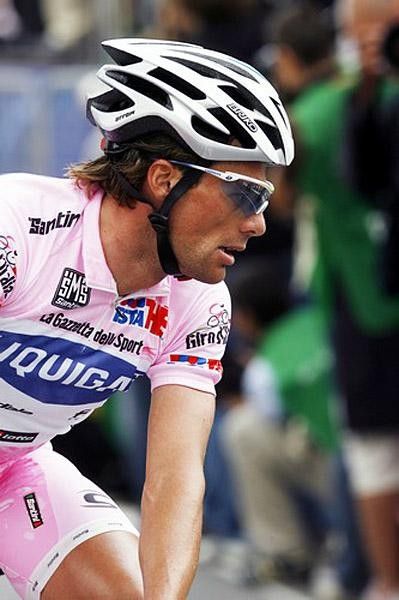Di Luca rides into Pio X in pink