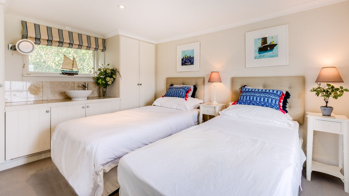 Twin bedroom - Fern Cottage
