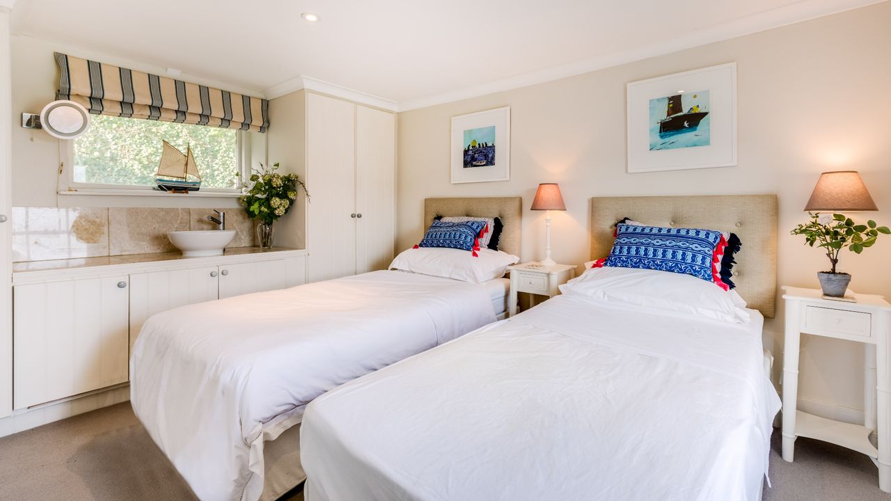Twin bedroom - Fern Cottage