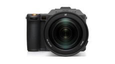 Hasselblad X2D II 100C camera and XCD 2,8–4/35–100E zoom lens