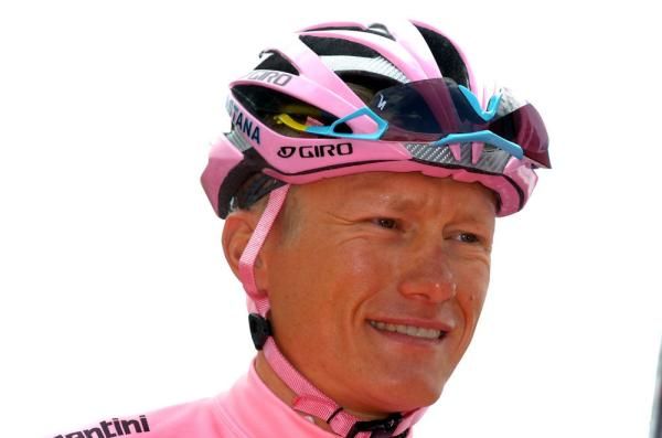 Alexandre Vinokourov (Astana) looked relaxed before the stage start