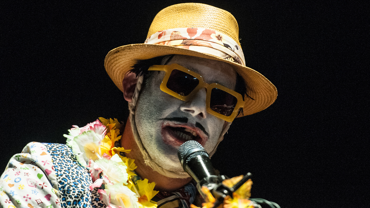 A picture of Limp Bizkit guitarist Wes Borland on stage