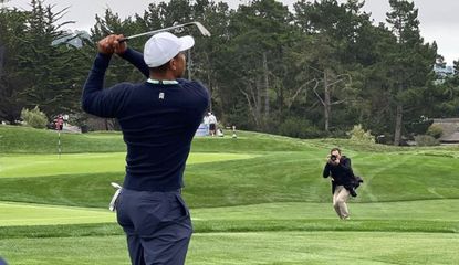 Tiger hits wedge shots at Pebble Beach