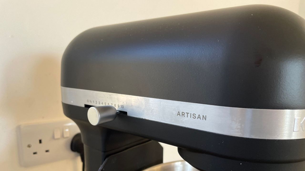 KitchenAid 6.6-litre Artisan Bowl Lift Stand Mixer conttrols