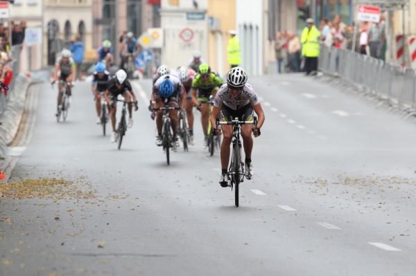 Amanda Miller (HTC-HighRoad) opened a clear gap on Elizabeth Armitstead (Garmin-Cervelo) and Monia Baccaille (SC MCipollini Giordana) in the finale