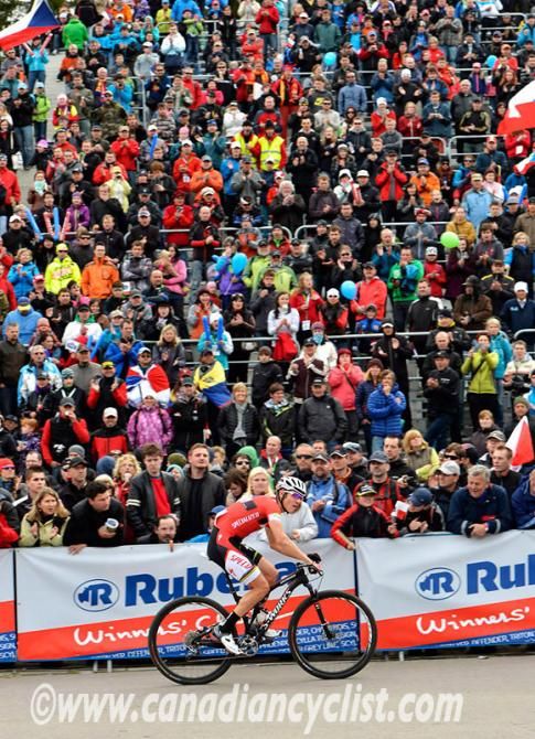 Jaroslav Kulhavy (Specialized Racing XC) starts the last lap after taking a hard fall during the race