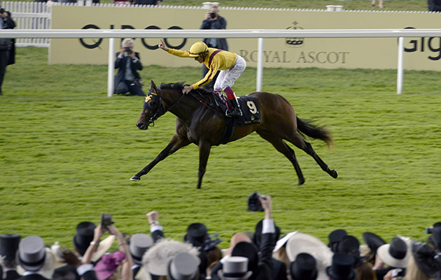 Wesley Ward&rsquo;s Lady Aurelia flies home seven lengths in front to help Frankie Dettori take two wins on day two