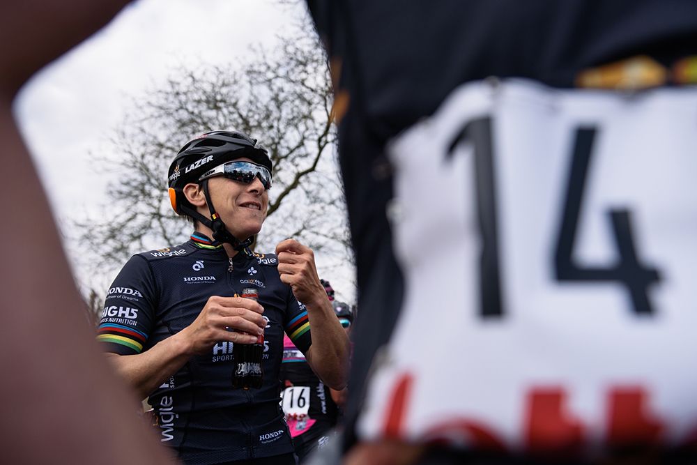 Giorgia Bronzini shares the tales from the race with her Wiggle Hi5 teammates - Grand Prix de Dottignies 2016