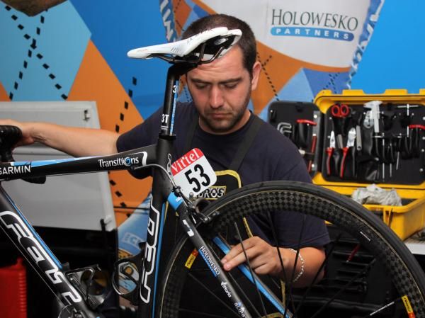 Inaki Goiburu checks the adjustment of Tyler Farrar's brakes.